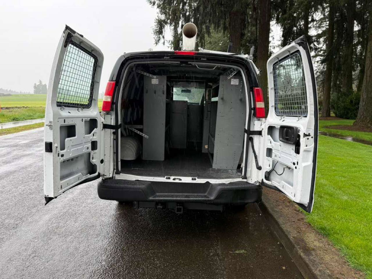 Used 2013 Chevrolet Express 2500 image 21