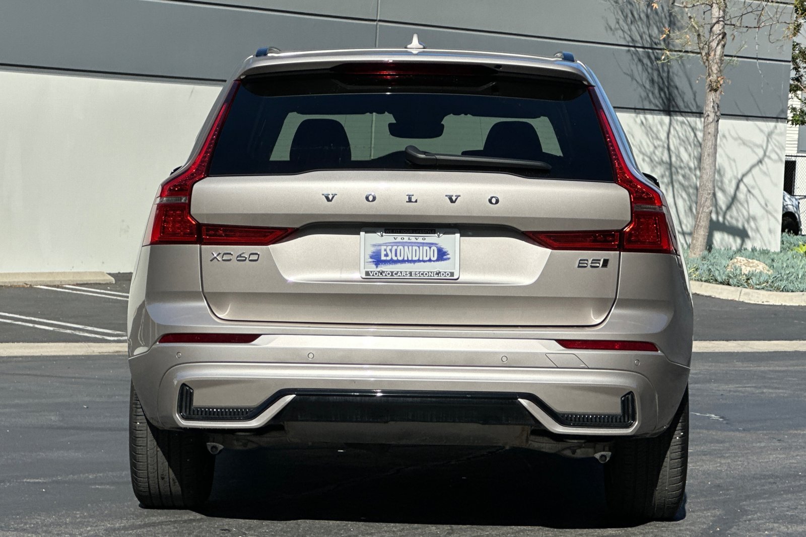 Certified 2025 Volvo XC60 B5 Core AWD/4WD image 5