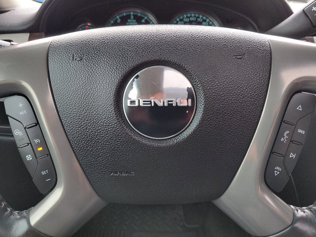 Used 2011 GMC Yukon XL Denali AWD/4WD image 27