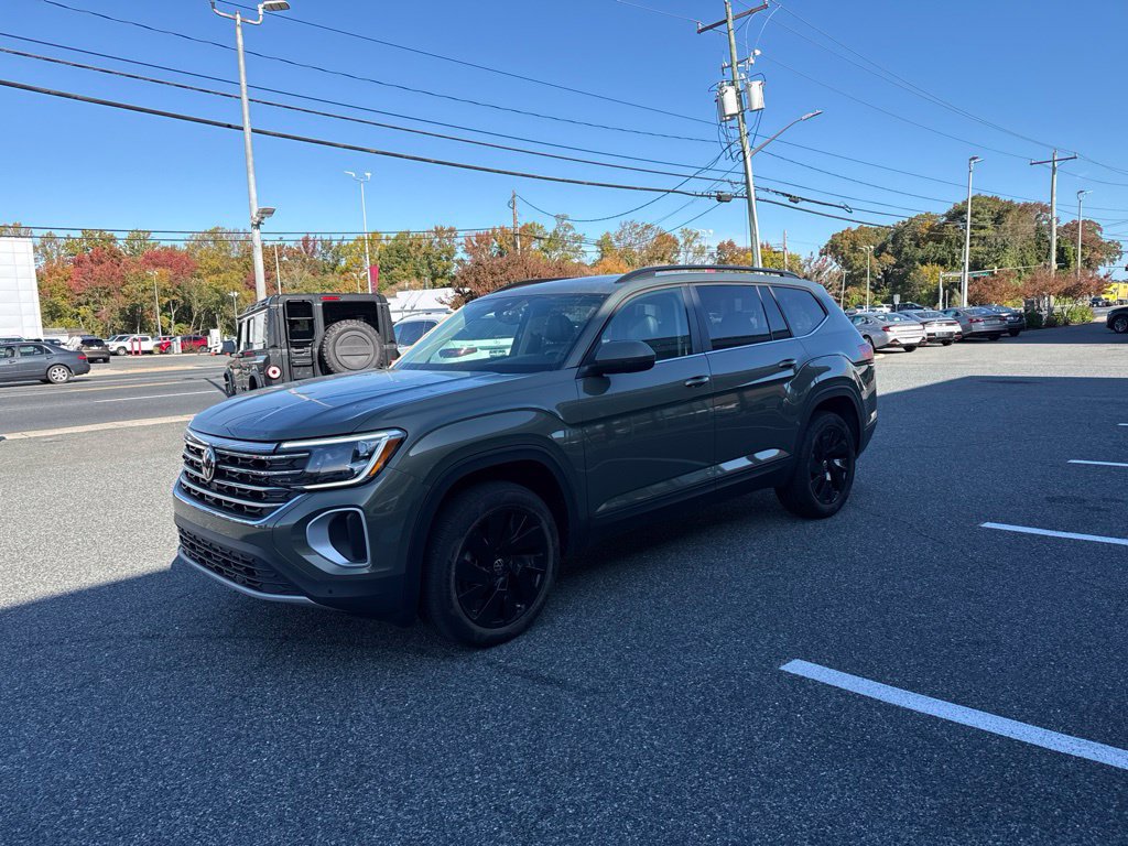 Used 2026 Volkswagen Atlas SE FWD image 1