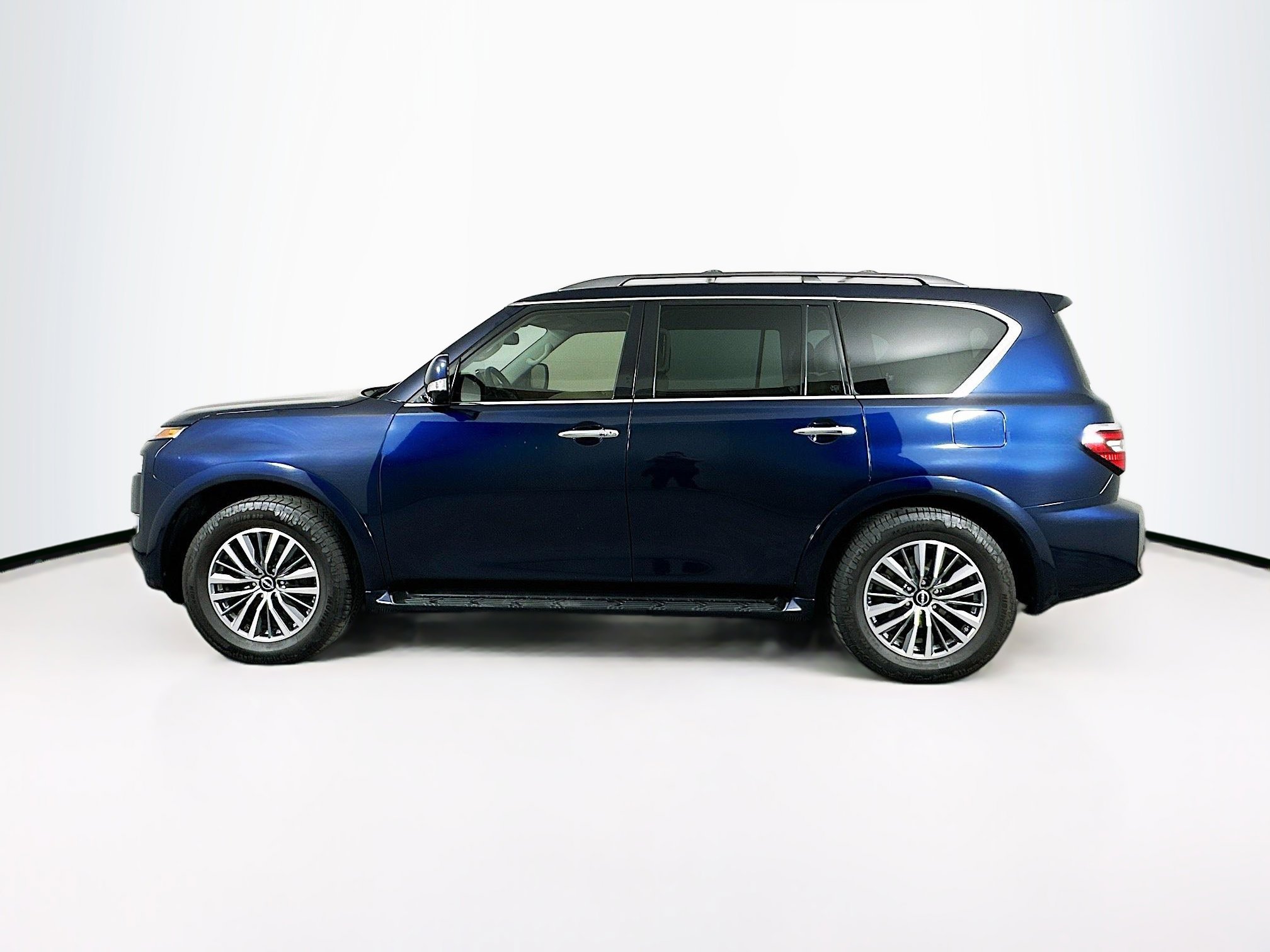 Used 2022 Nissan Armada SL w/ Captain's Chairs Package AWD/4WD image 4