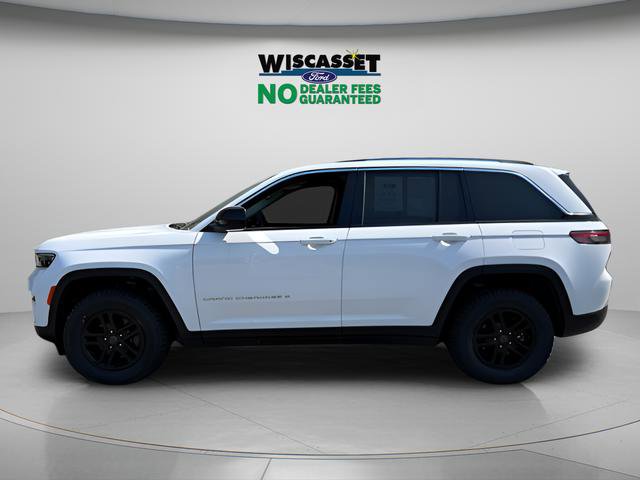 Used 2023 Jeep Grand Cherokee Laredo w/ Luxury Tech Group I AWD/4WD image 2