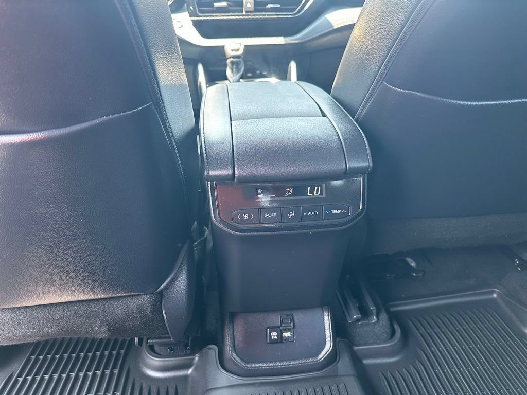 Used 2021 Toyota Highlander XSE FWD image 24