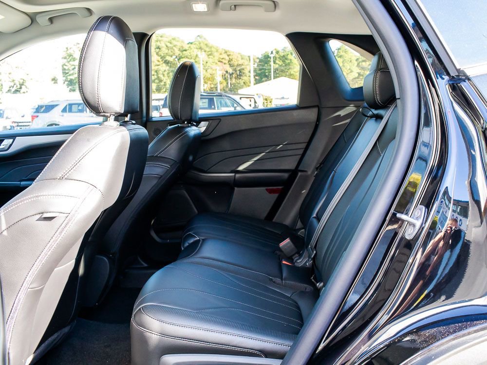 Used 2025 Ford Escape SE w/ PHEV Premium Package image 16