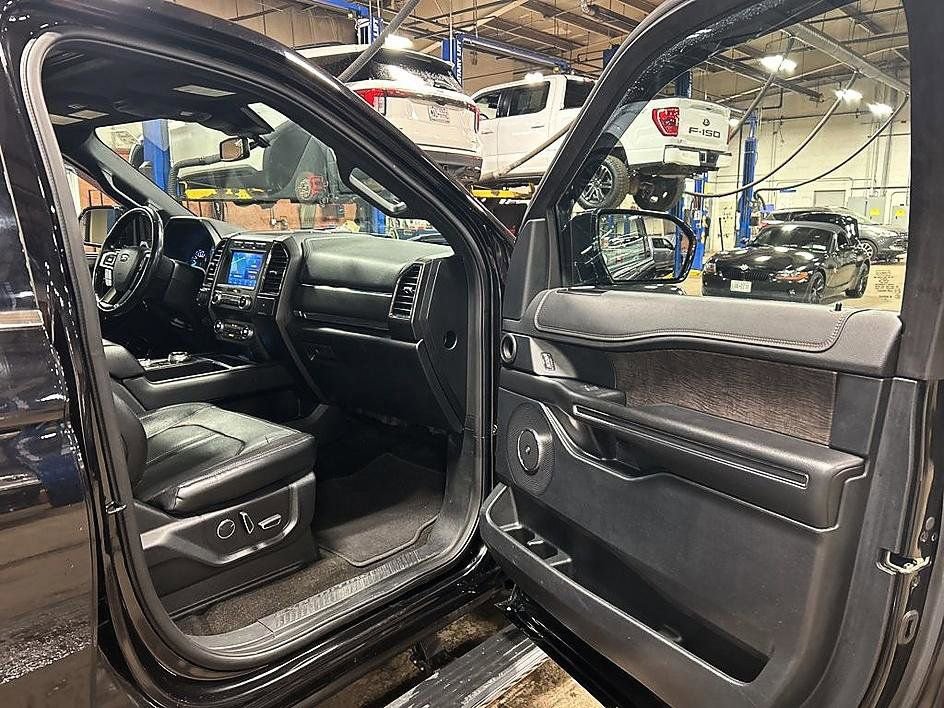 Used 2020 Ford Expedition Limited w/ Texas Edition Package AWD/4WD image 31