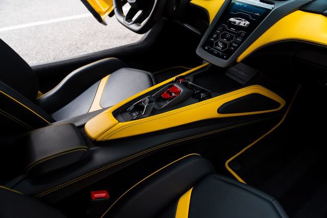Used 2025 Lamborghini Revuelto AWD/4WD image 35