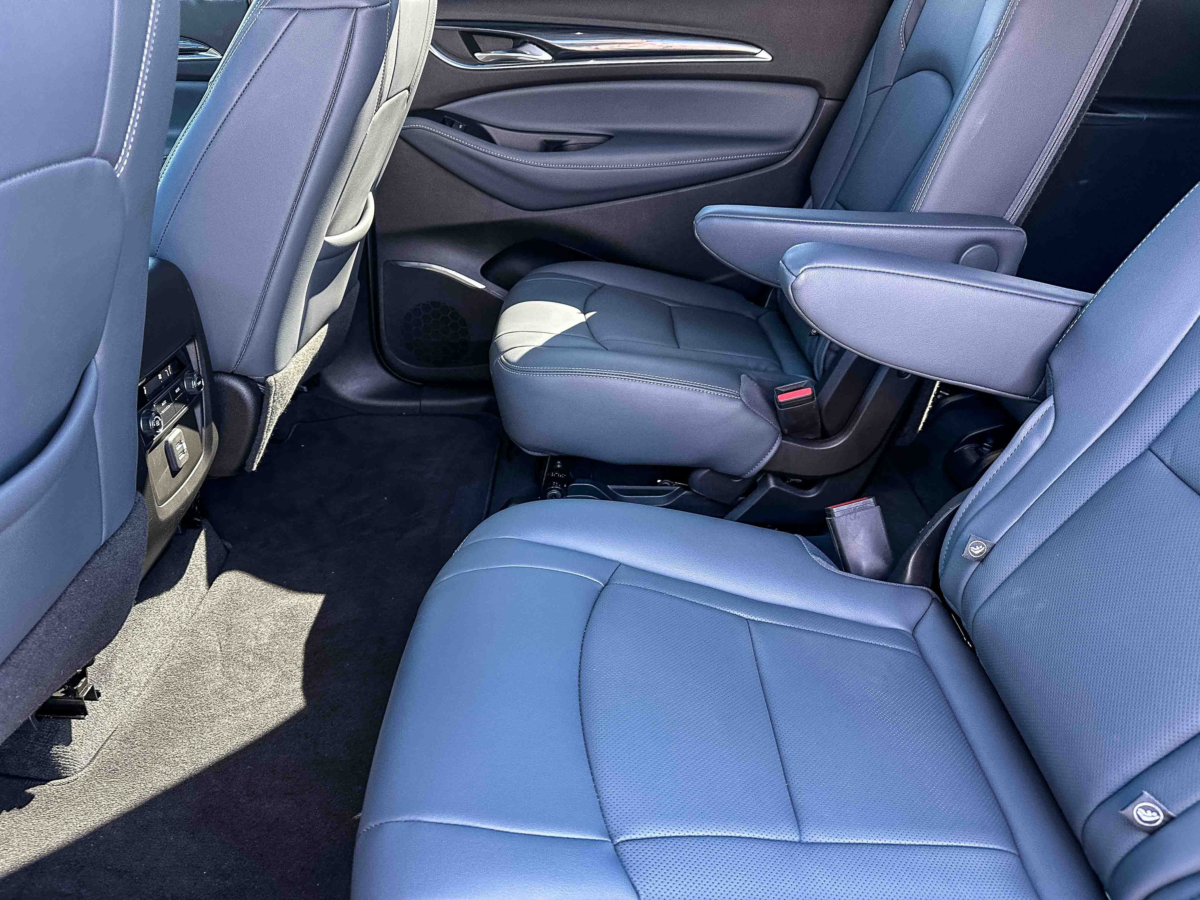 Used 2023 Buick Enclave Essence w/ Sport Touring Edition FWD image 18