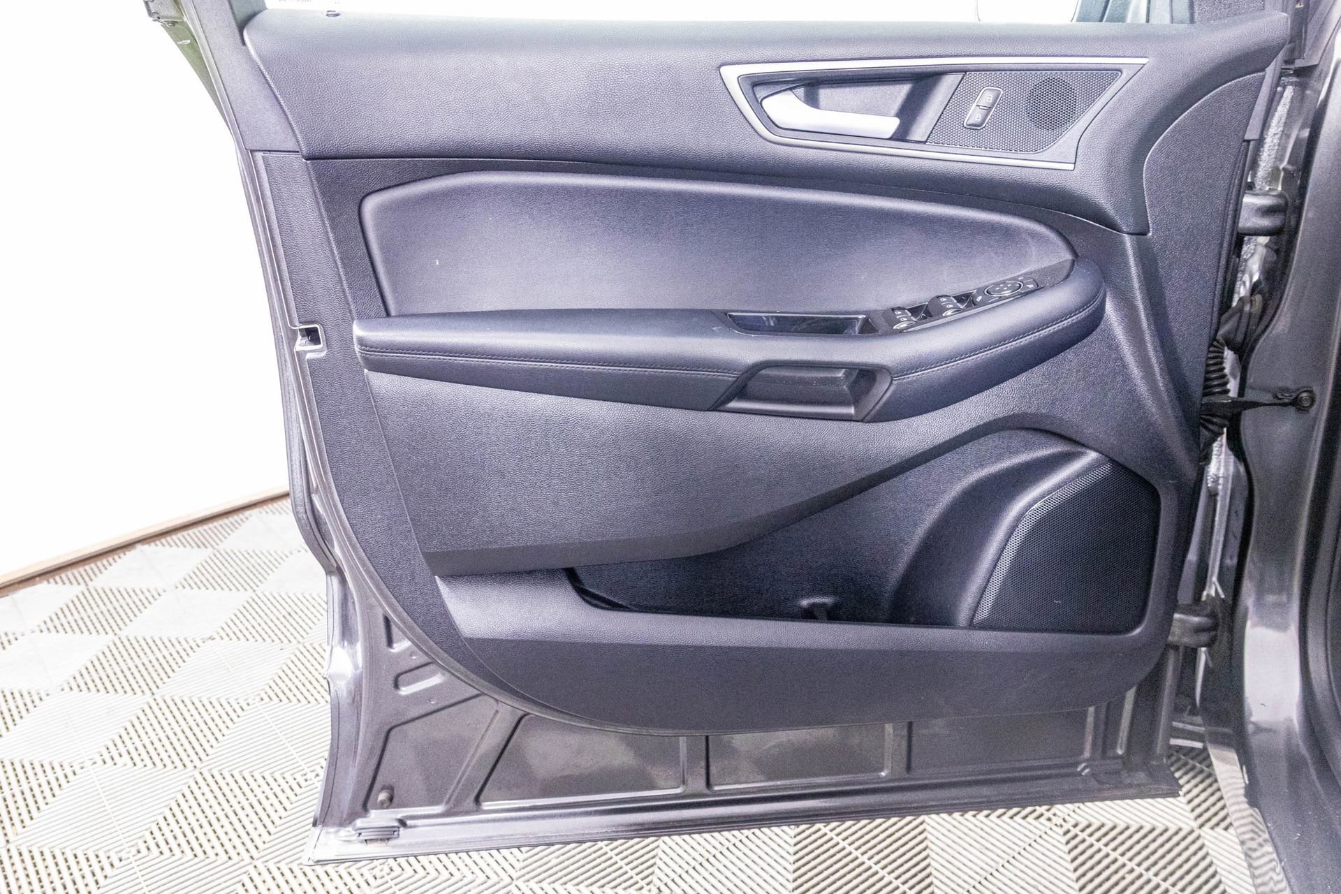 Used 2018 Ford Edge SEL w/ Equipment Group 201A image 16