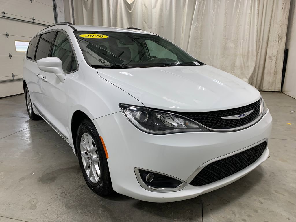 Used 2020 Chrysler Pacifica Touring-L FWD image 13