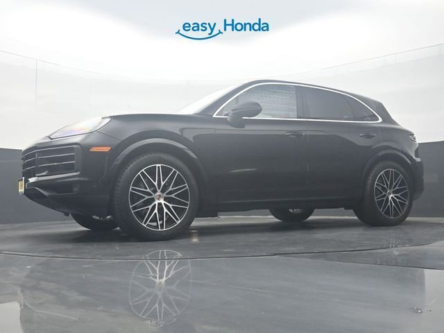 Used 2025 Porsche Cayenne image 30