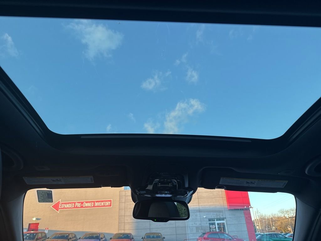 New 2025 Alfa Romeo Giulia AWD w/ Veloce Package AWD image 16