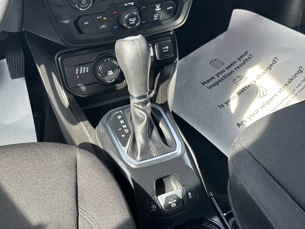 Used 2023 Jeep Renegade Latitude AWD/4WD image 27