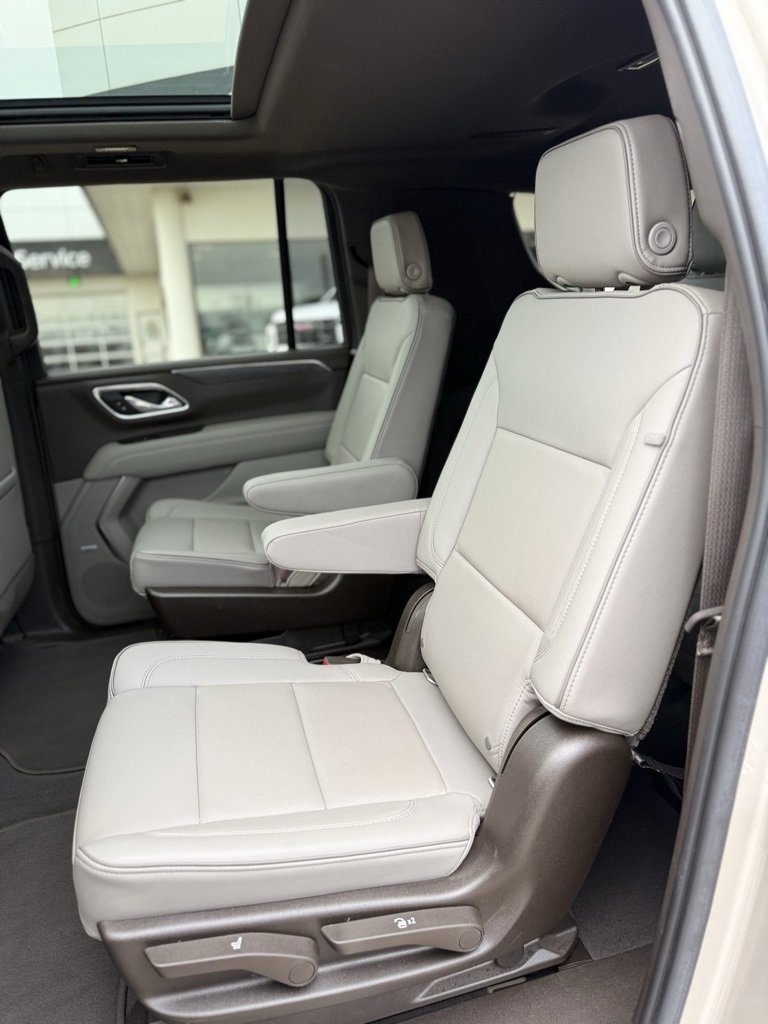 Used 2021 GMC Yukon XL SLT w/ SLT Premium Package image 14