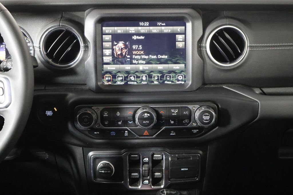 Used 2023 Jeep Wrangler Unlimited Sahara w/ Cold Weather Group AWD/4WD image 25