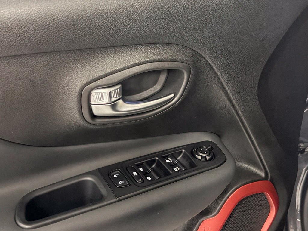 Used 2022 Jeep Renegade Trailhawk w/ Sun/Sound Group AWD/4WD image 13