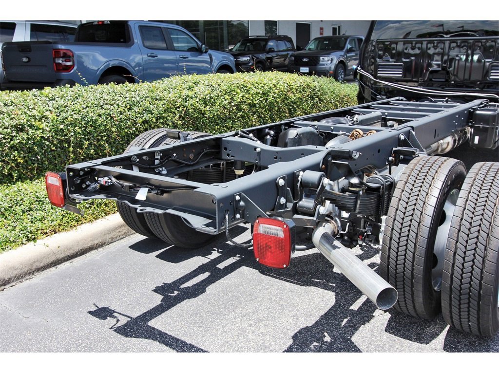 New 2025 Ford F550 2WD Regular Cab Super Duty w/ XLT Value Package image 5