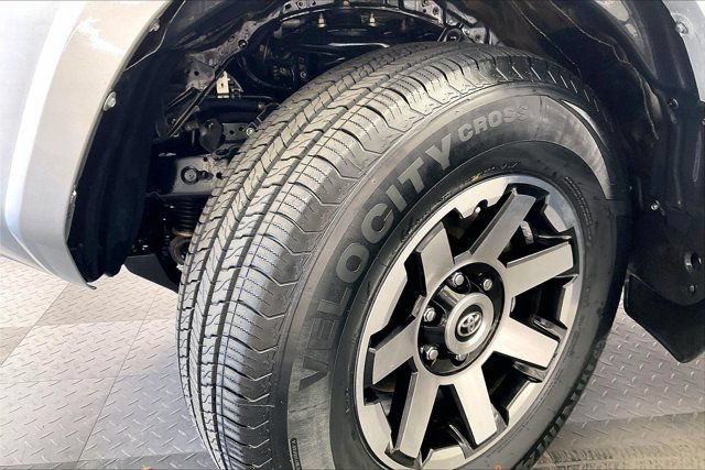 Used 2018 Toyota 4Runner TRD Off-Road w/ Convenience Package AWD/4WD image 34