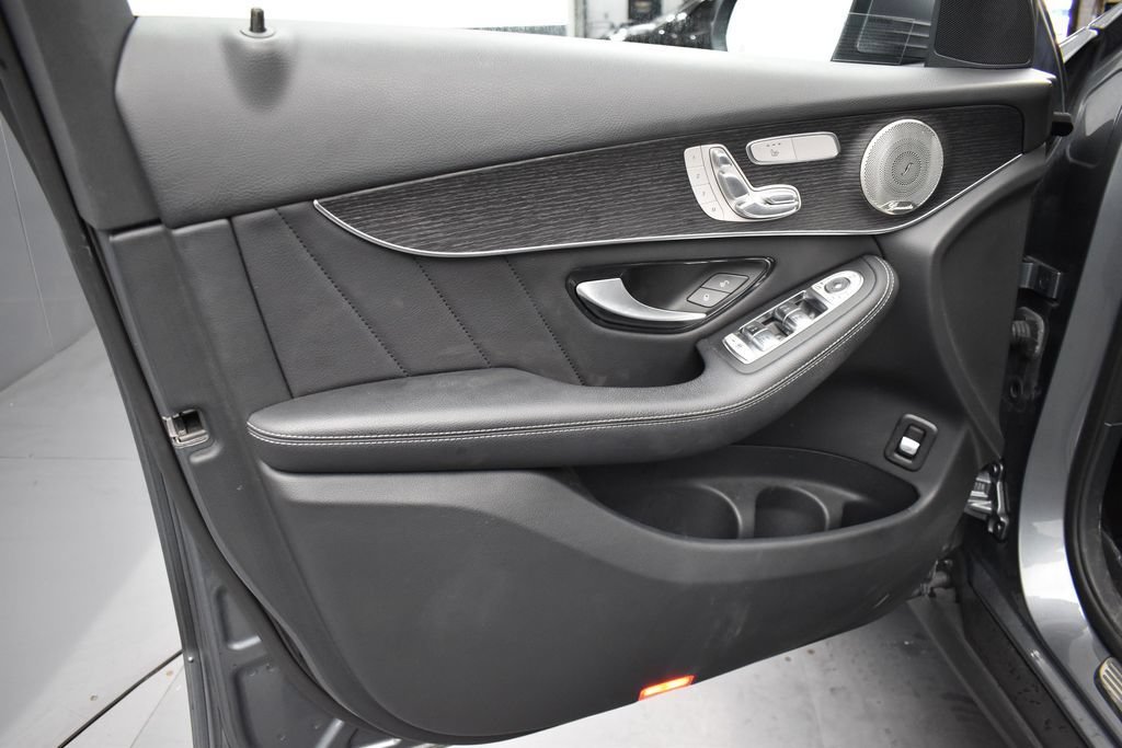 Used 2021 Mercedes-Benz GLC 300 4MATIC w/ AMG Line image 5