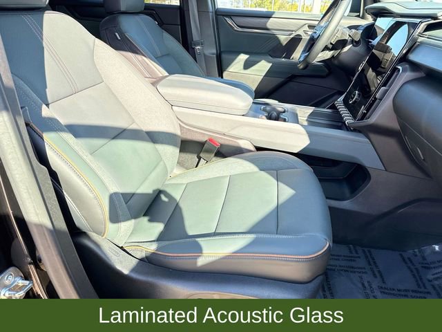 Used 2024 GMC Acadia AT4 w/ Luxury Package image 13