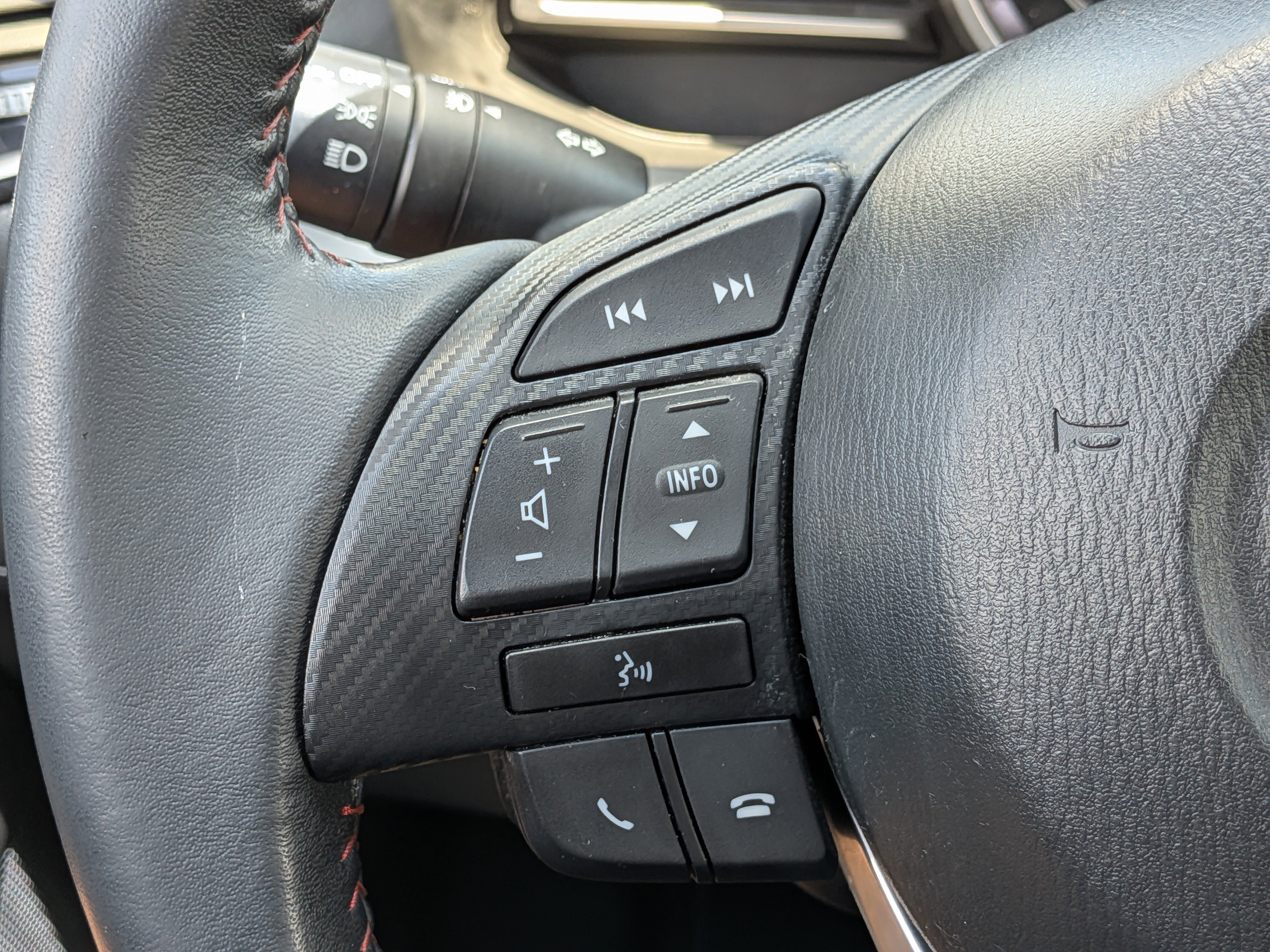 Used 2015 MAZDA MAZDA3 i Touring w/ Technology Package FWD image 23