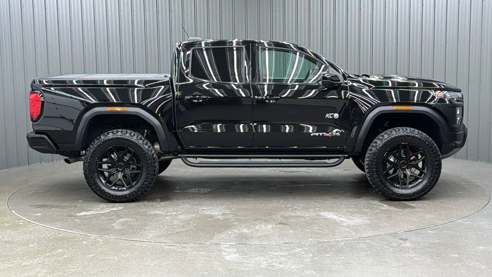 Used 2025 GMC Canyon AT4 w/ AT4X Package image 6