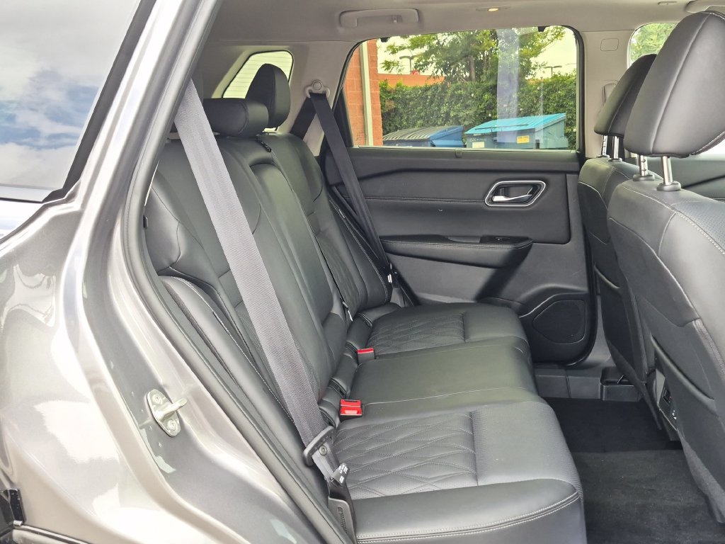 Certified 2025 Nissan Rogue Platinum w/ Platinum Premium Package AWD/4WD image 32