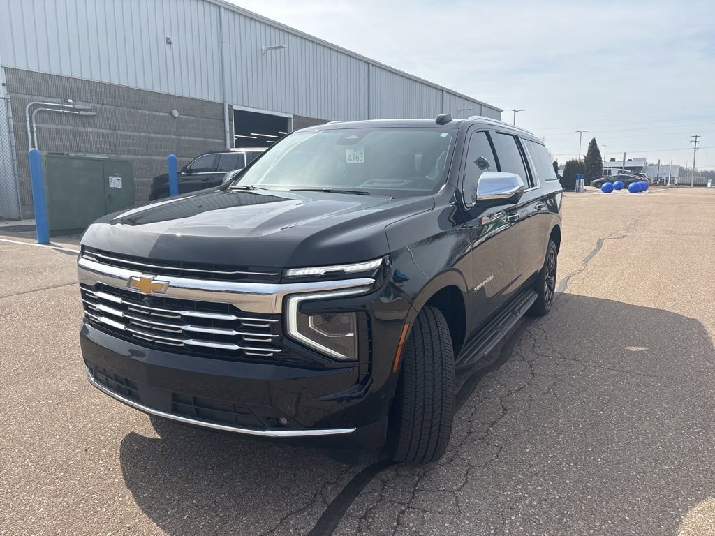 Used 2025 Chevrolet Suburban Premier image 3
