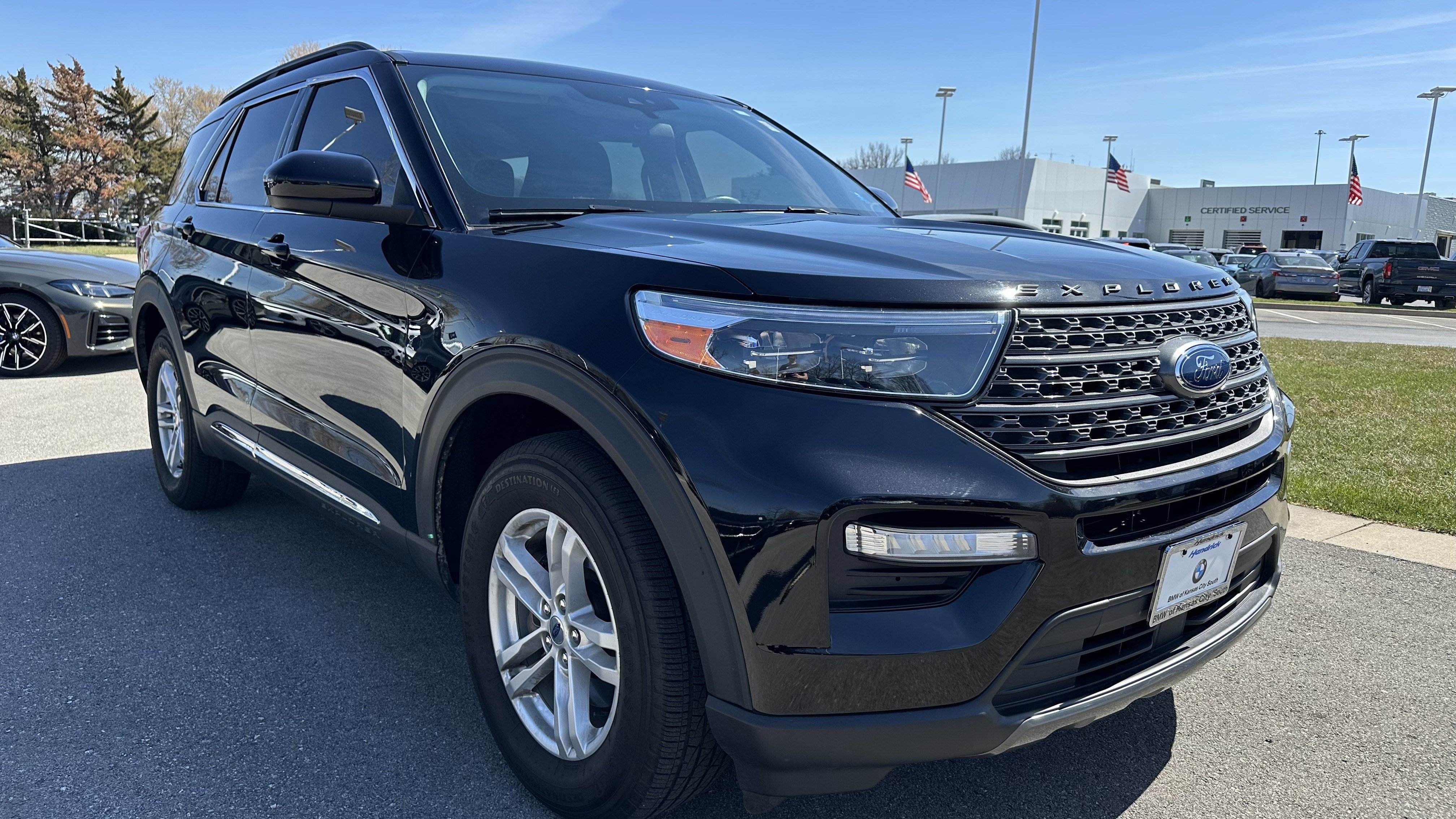 Used 2022 Ford Explorer XLT w/ Equipment Group 202A AWD/4WD image 2
