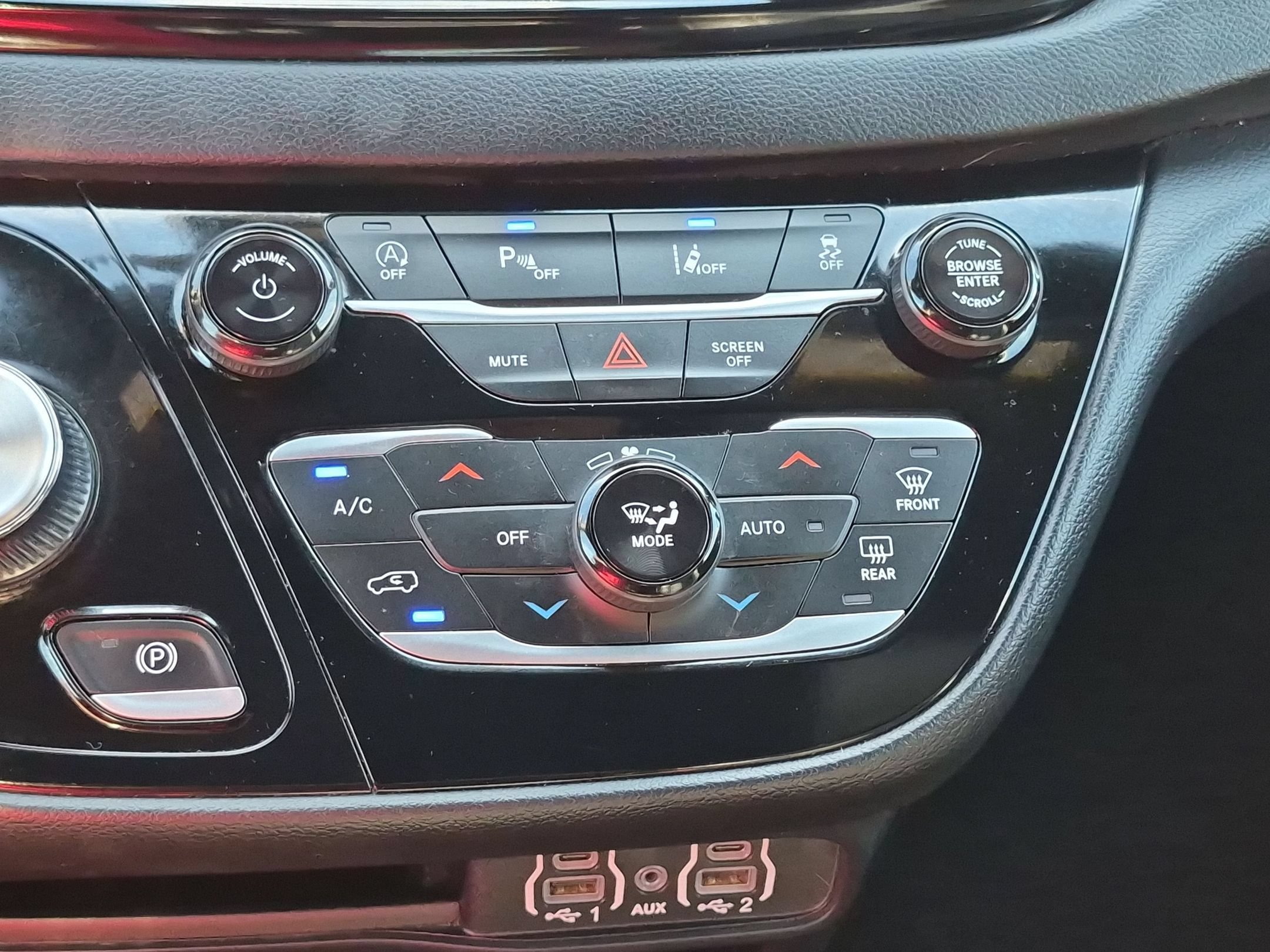 Used 2025 Chrysler Pacifica Select FWD image 24