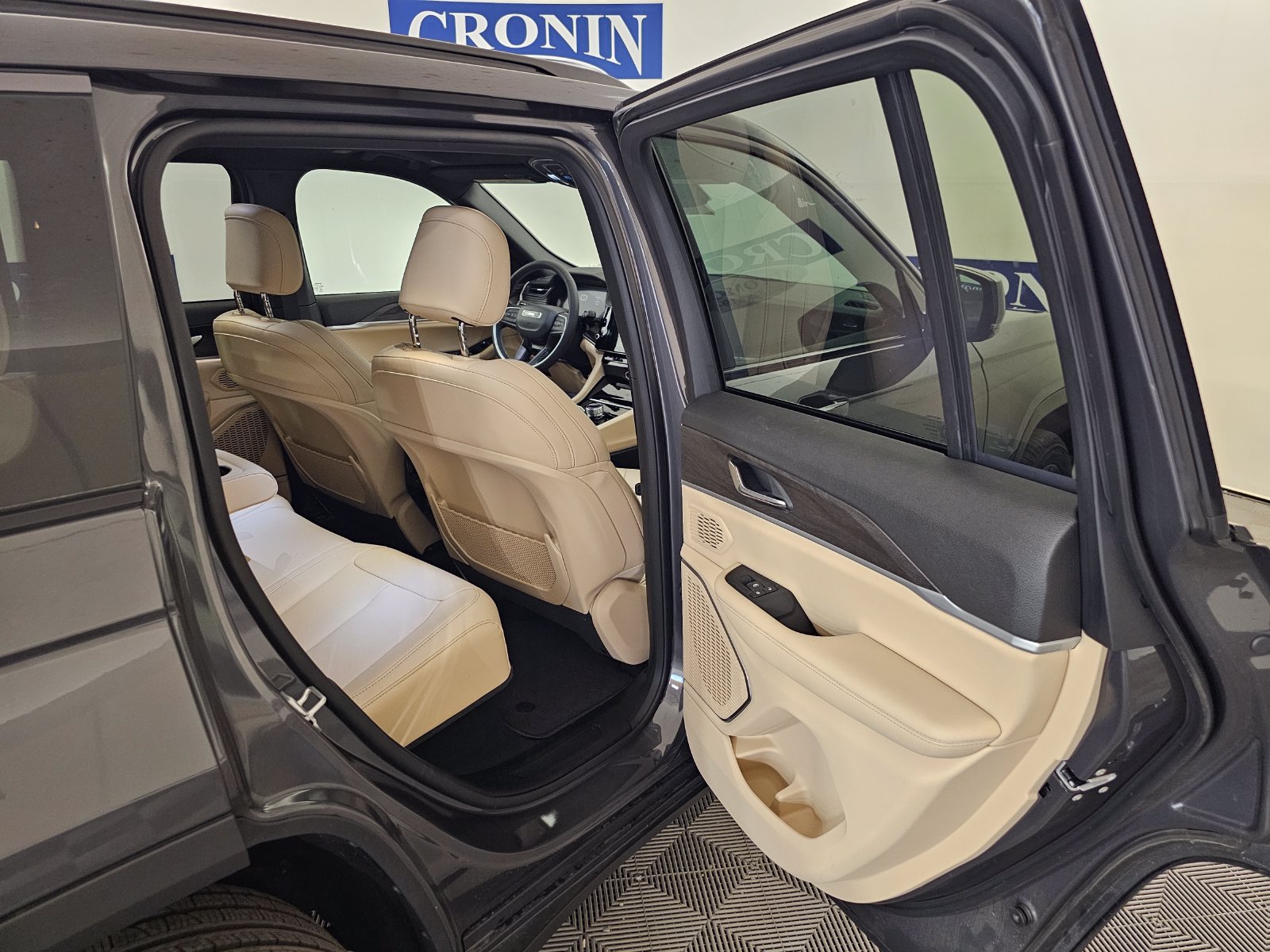 New 2026 Jeep Grand Cherokee Limited w/ Limited Altitude Package AWD/4WD image 25