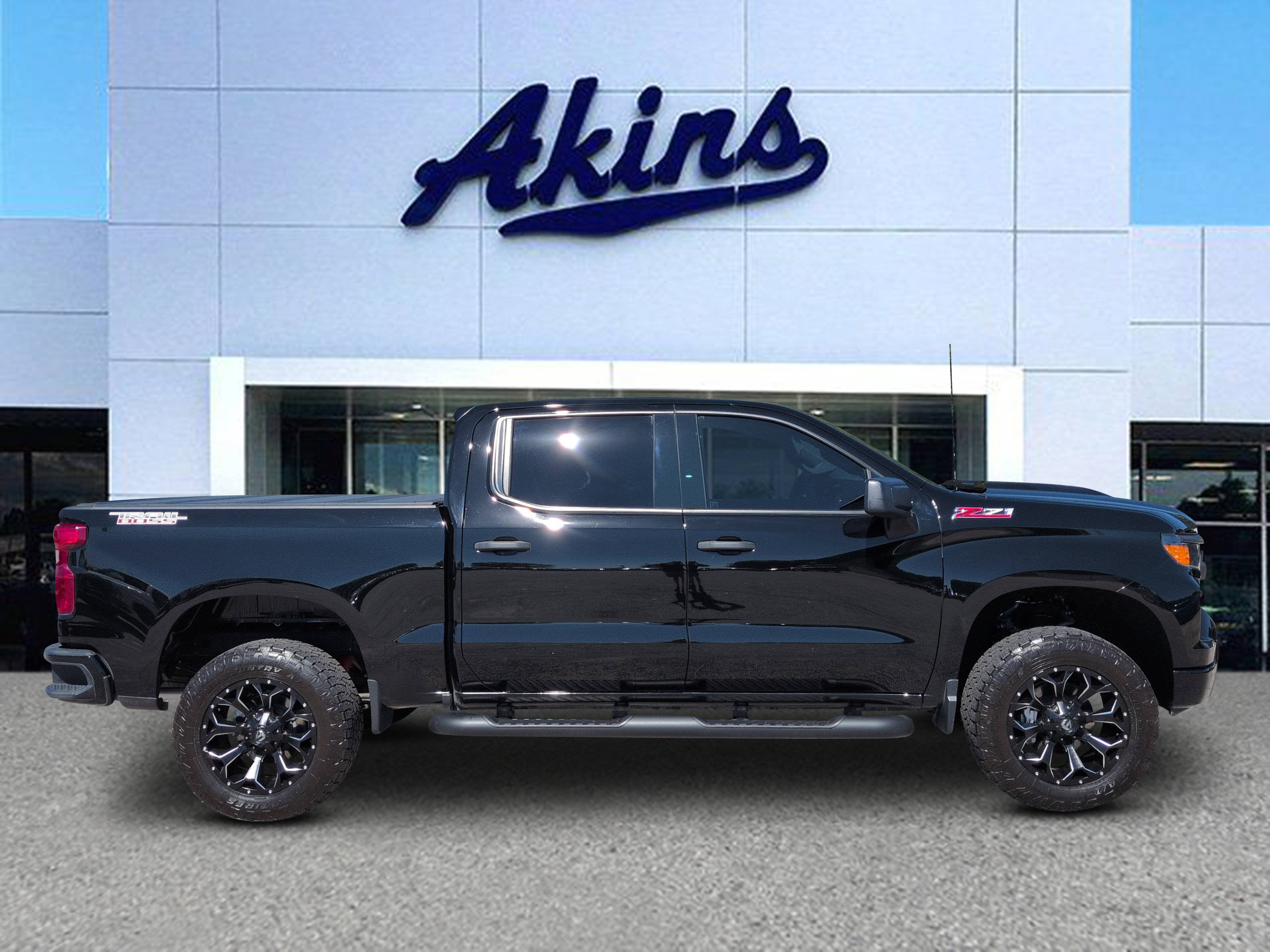 Used 2024 Chevrolet Silverado 1500 Custom Trail Boss AWD/4WD image 1