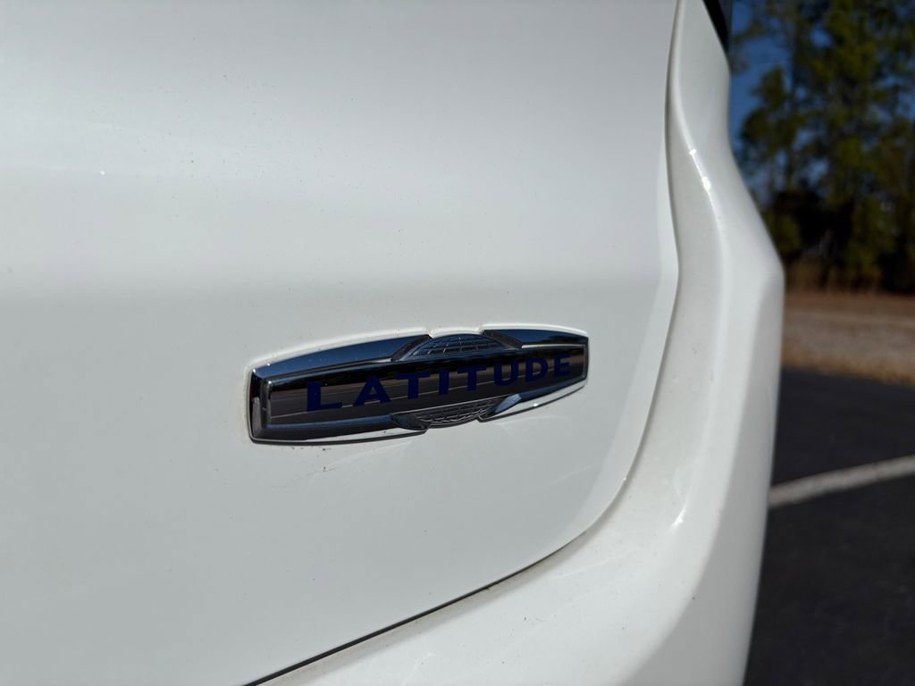 Used 2024 Jeep Compass Latitude image 10