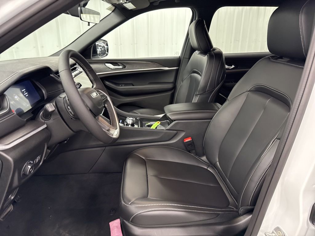 New 2025 Jeep Grand Cherokee L Limited w/ Black Appearance Package image 17