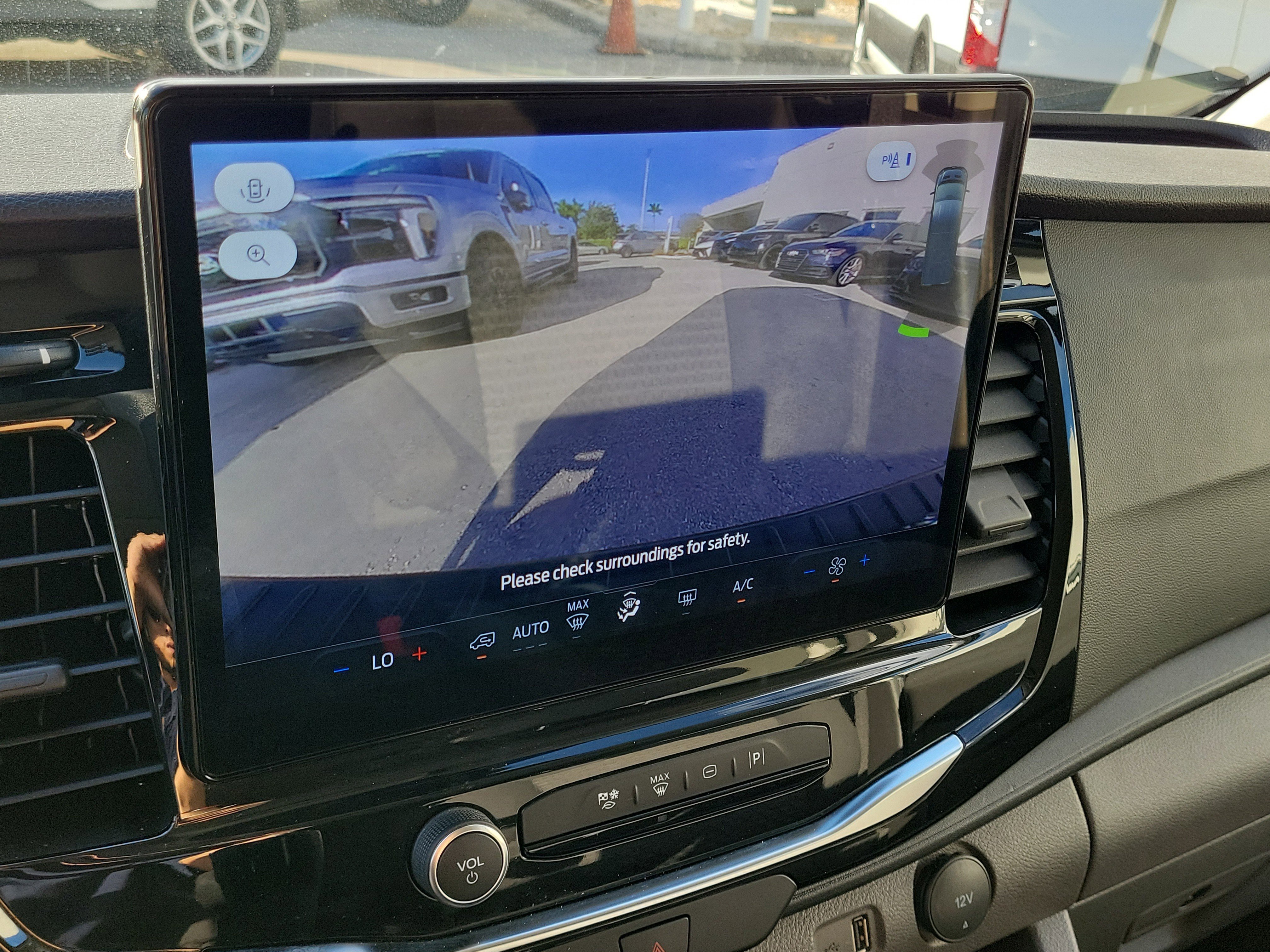 Used 2023 Ford Transit 350 XLT image 10