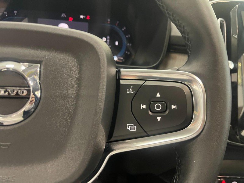 Used 2023 Volvo XC40 B5 Ultimate AWD/4WD image 17