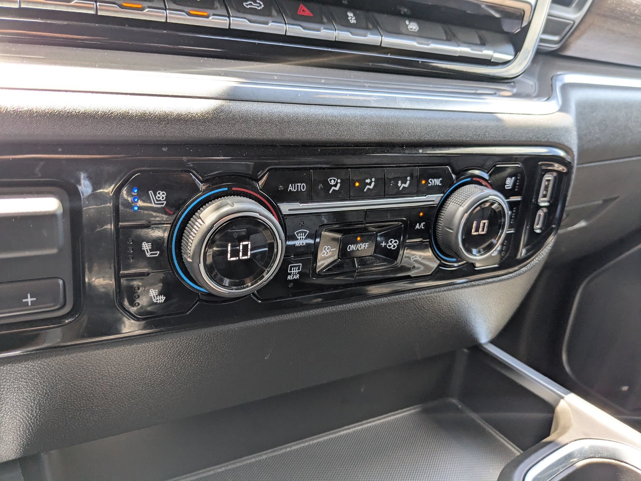 Used 2023 Chevrolet Silverado 1500 High Country AWD/4WD image 19