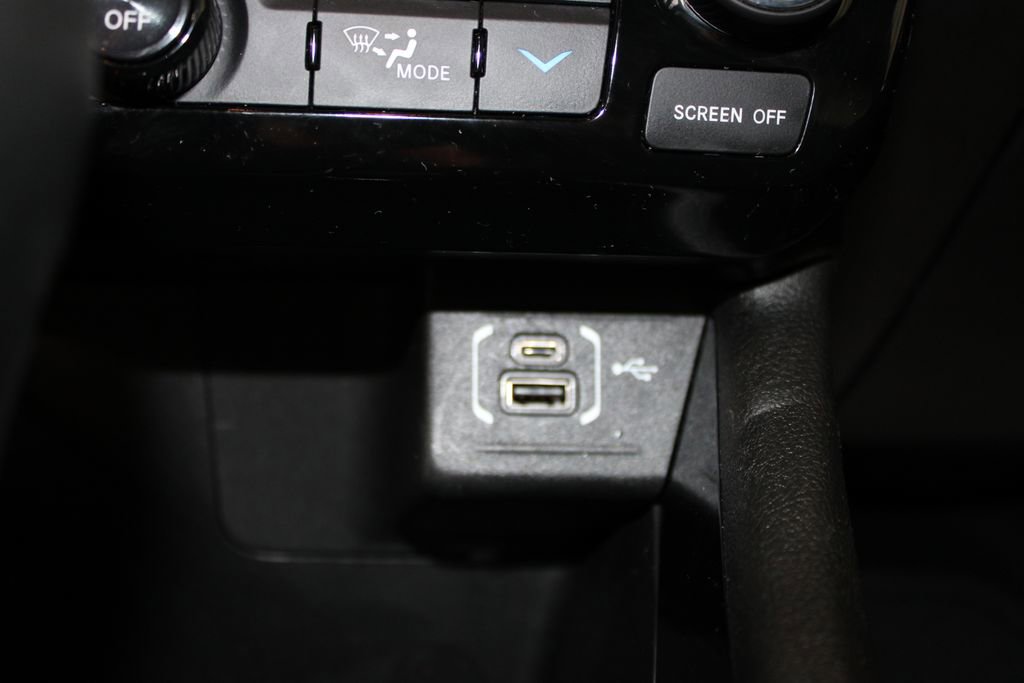 Used 2025 Jeep Compass Trailhawk AWD/4WD image 42