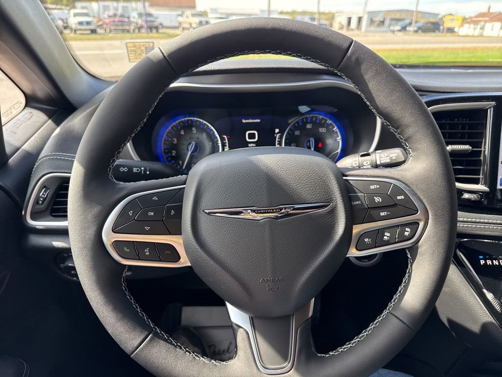 New 2026 Chrysler Pacifica Select FWD image 25