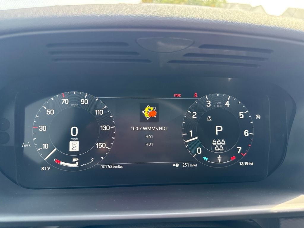 Used 2025 Land Rover Discovery Dynamic SE AWD/4WD image 24