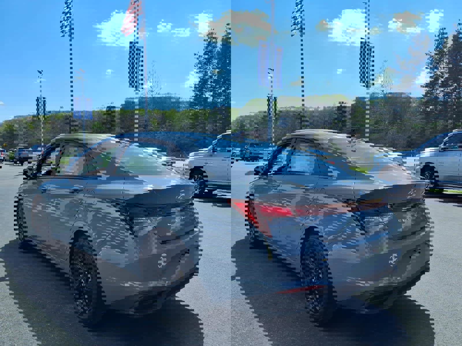 Used 2023 Hyundai Elantra SEL image 5