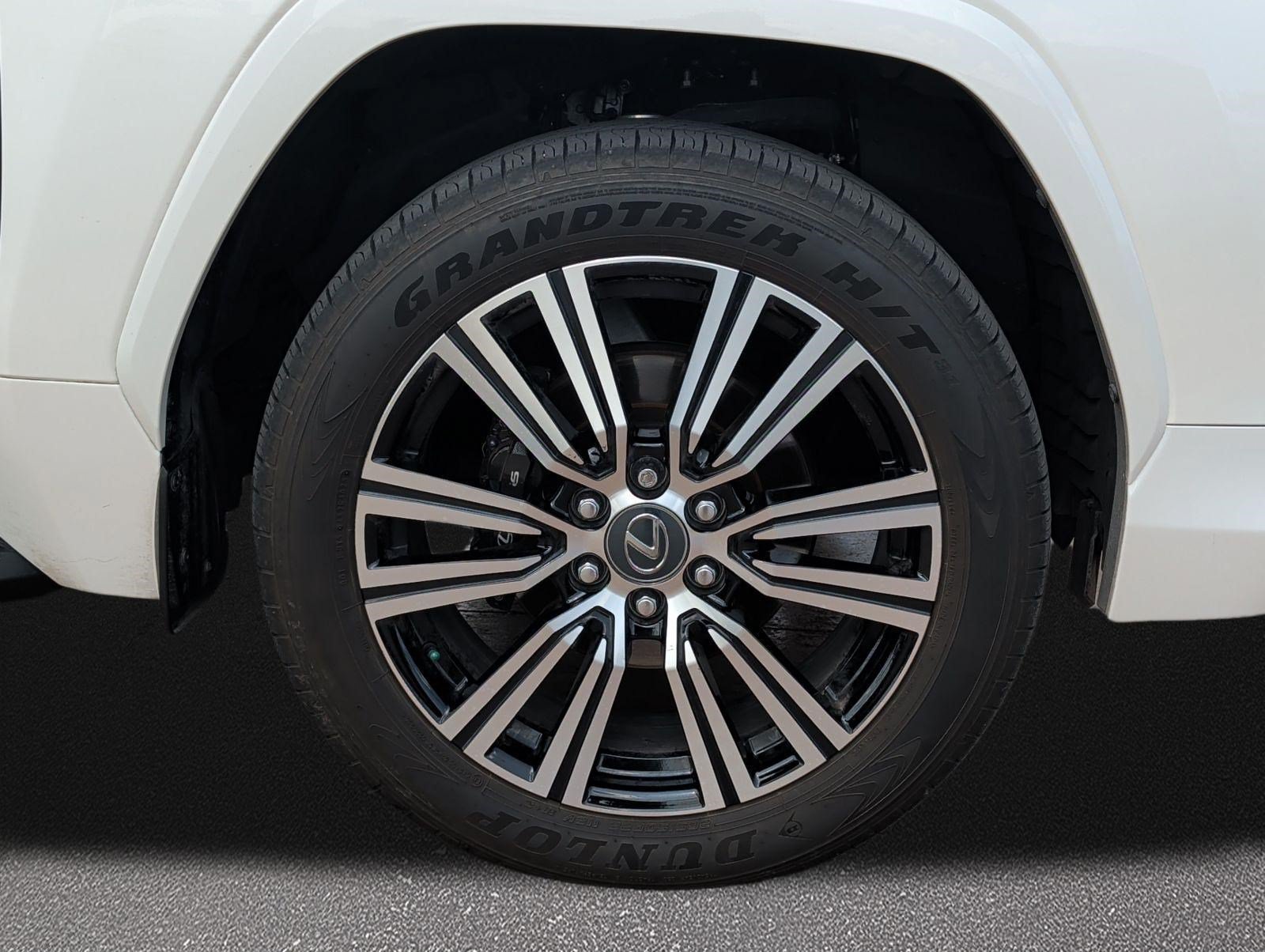 Certified 2026 Lexus LX 600 4WD w/ Accessory Package (Z1) image 7