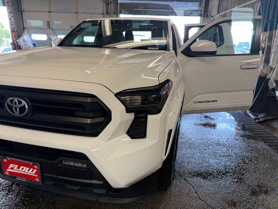 Used 2025 Toyota Tacoma SR5 AWD/4WD image 26