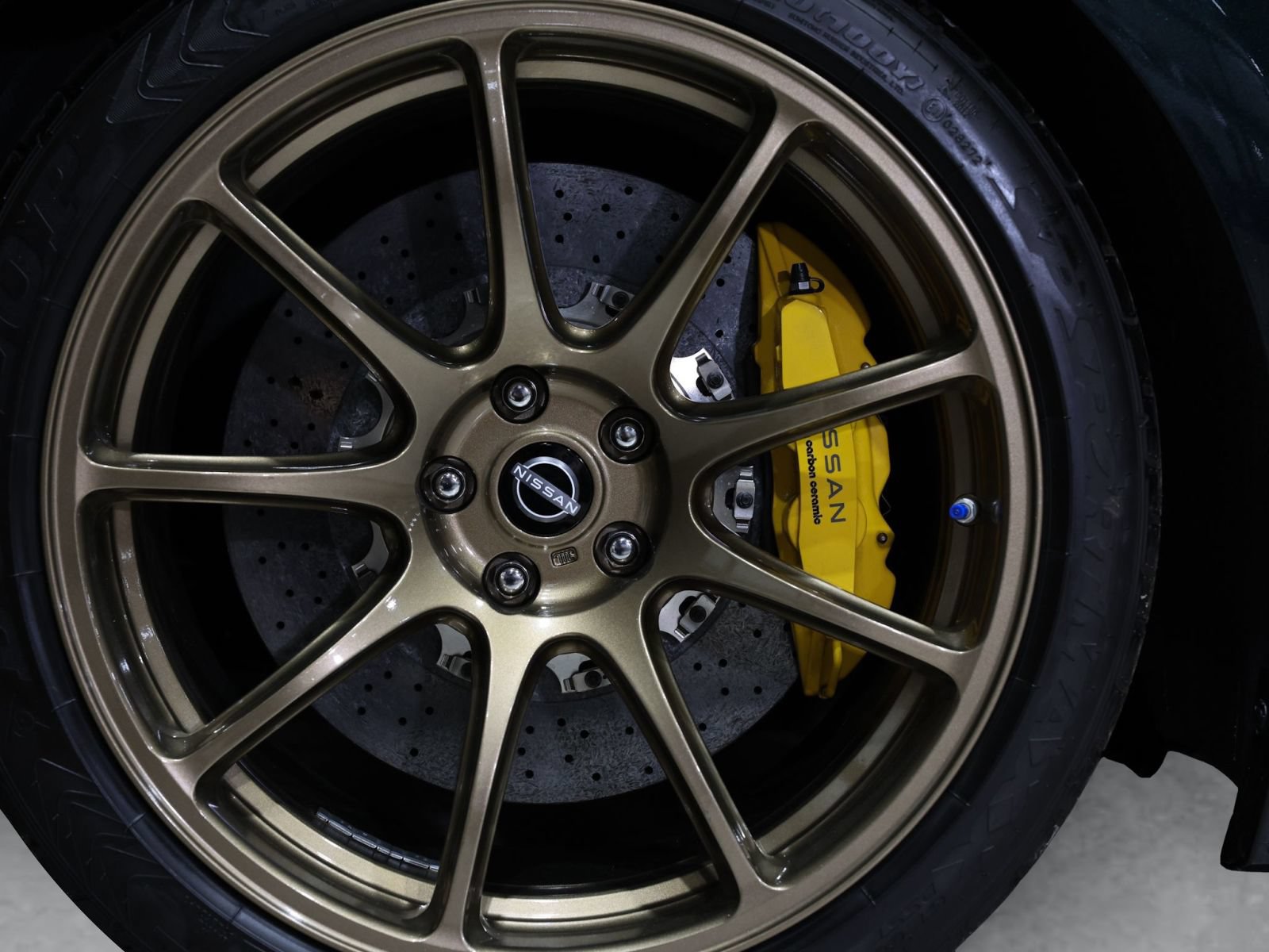 Used 2021 Nissan GT-R Premium AWD/4WD image 12