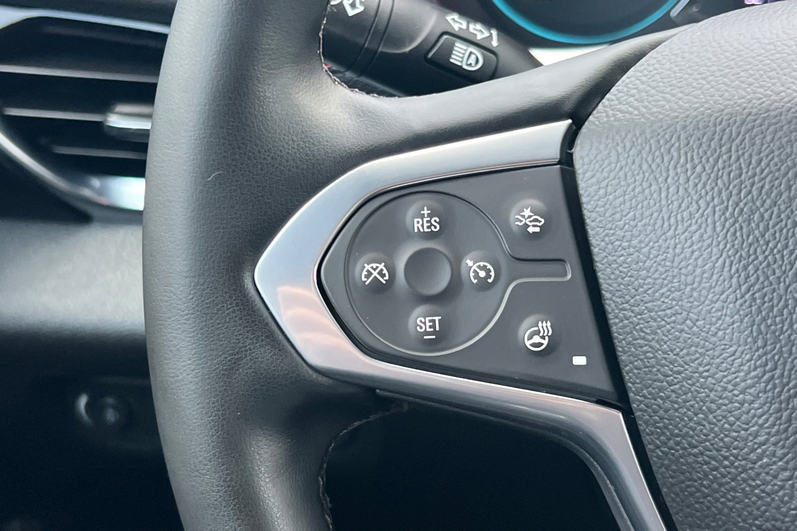 Used 2023 Chevrolet Traverse RS image 34