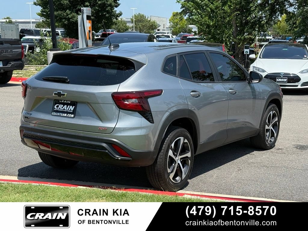 Used 2025 Chevrolet Trax RS FWD image 7