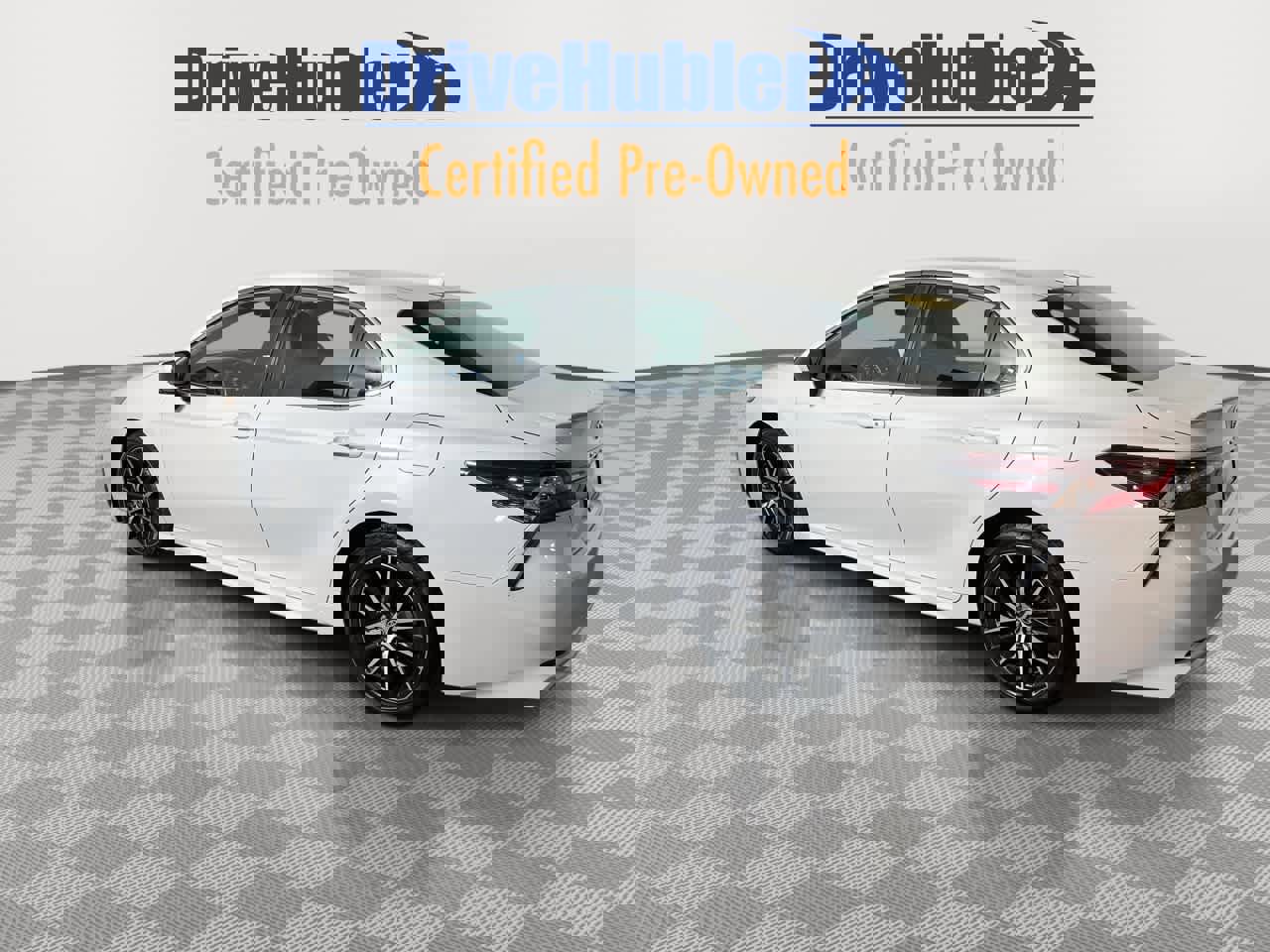 Used 2023 Toyota Camry SE image 4