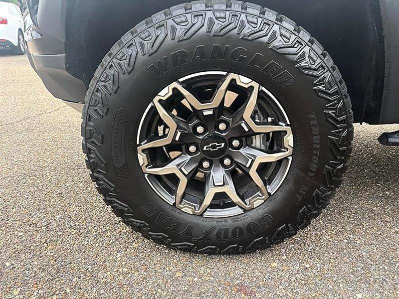 Used 2025 Chevrolet Colorado ZR2 w/ Technology Package AWD/4WD image 54