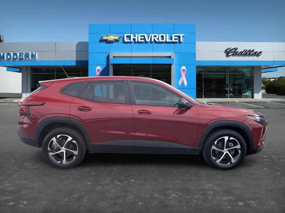 Certified 2025 Chevrolet Trax RS w/ Sunroof Package image 4