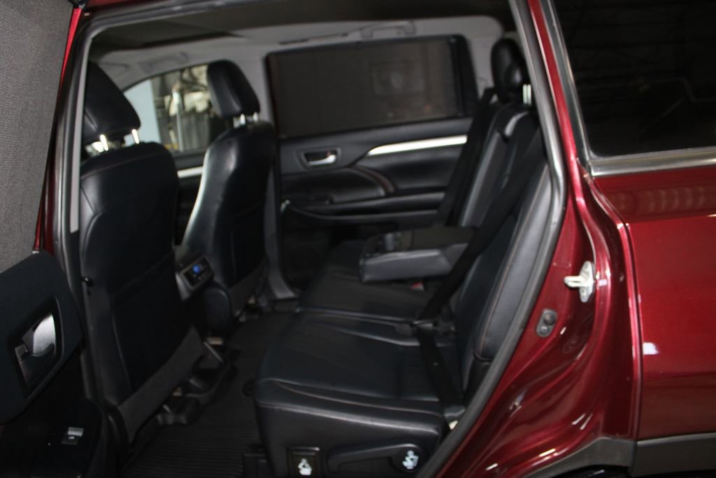 Used 2019 Toyota Highlander XLE image 17
