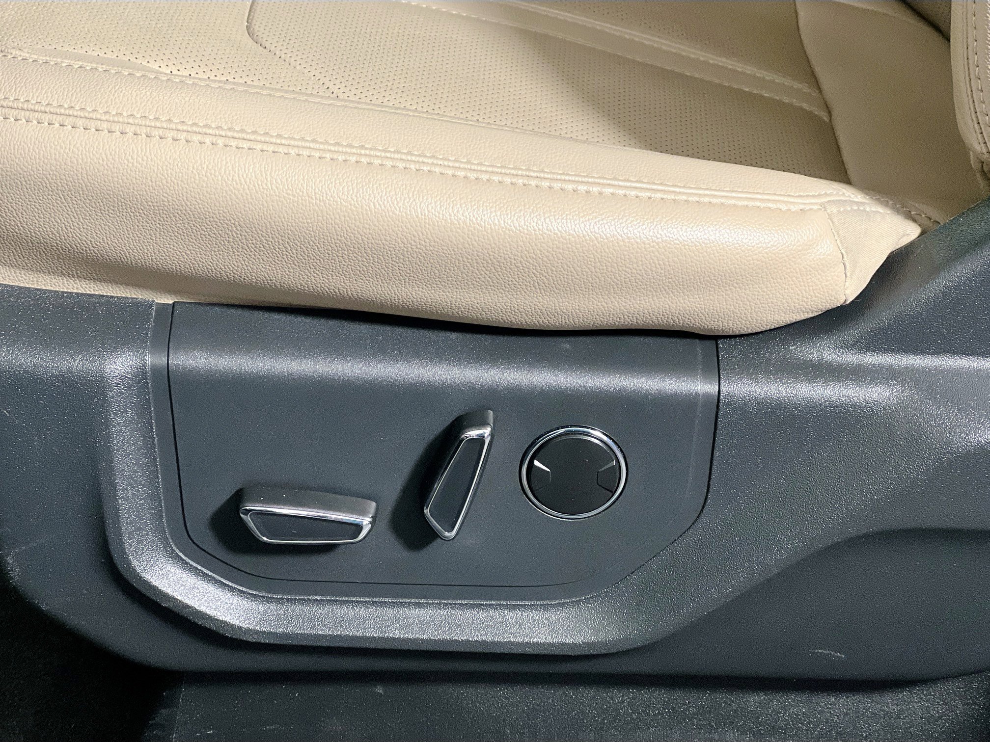 Used 2023 Ford Expedition Max Limited image 15